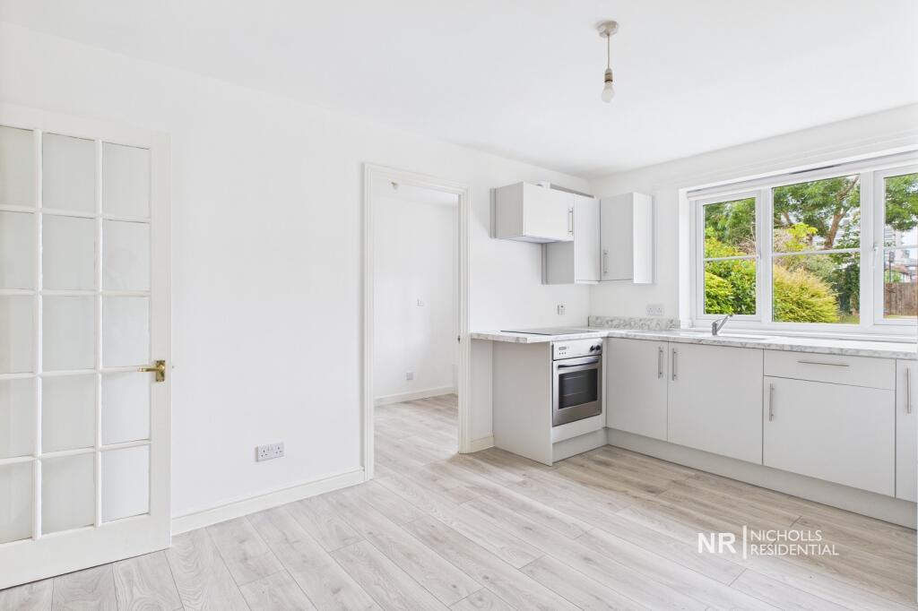 Apartment in London, Tolworth - View 3