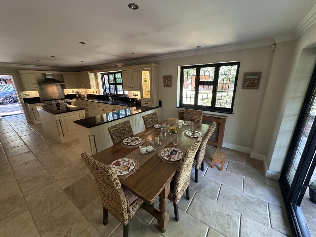 House in Sunningdale, Windsor and Maidenhead - View 4
