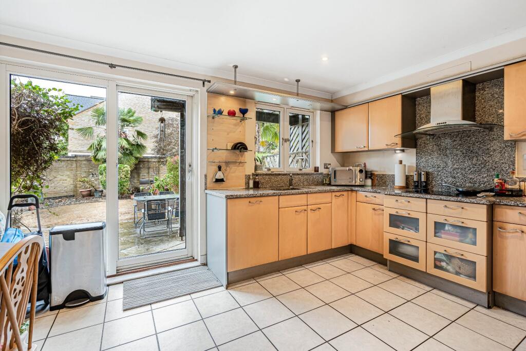 House in Spelthorne, Surrey - View 2
