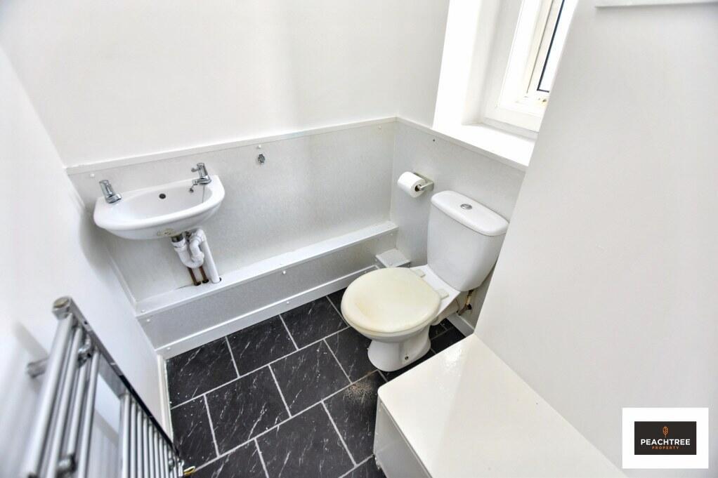 House in Erskine, Park Mains - View 4