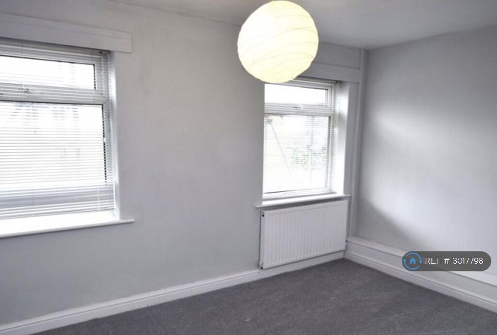 Apartment in Bury, Rainsough, Heaton Park - More