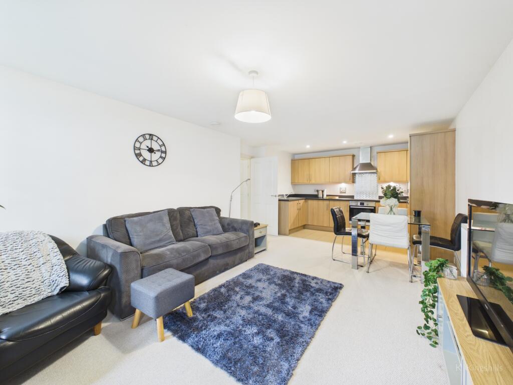 Apartment in Hemel Hempstead - View 3