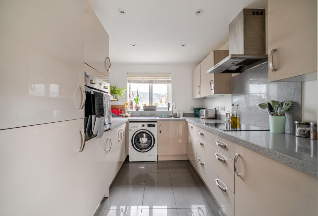 Nuthatch Drive, Bishops Cleeve, Cheltenham, Gloucestershire, GL52 photo 2