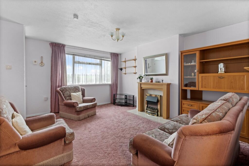 Downsview Crescent, Uckfield, East Sussex, TN22 photo 3