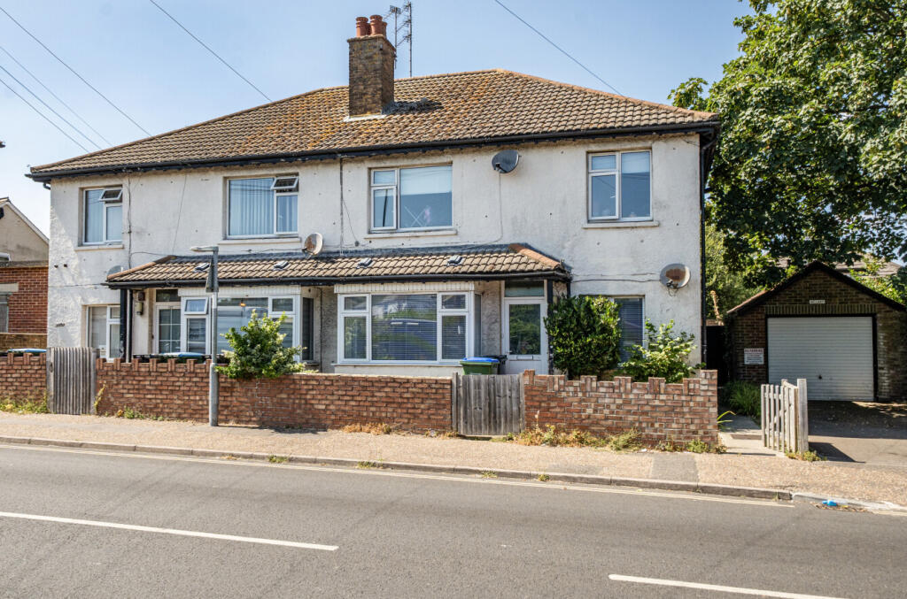 2-bed flat on Longford Road, Bognor Regis, West Sussex, £160,000