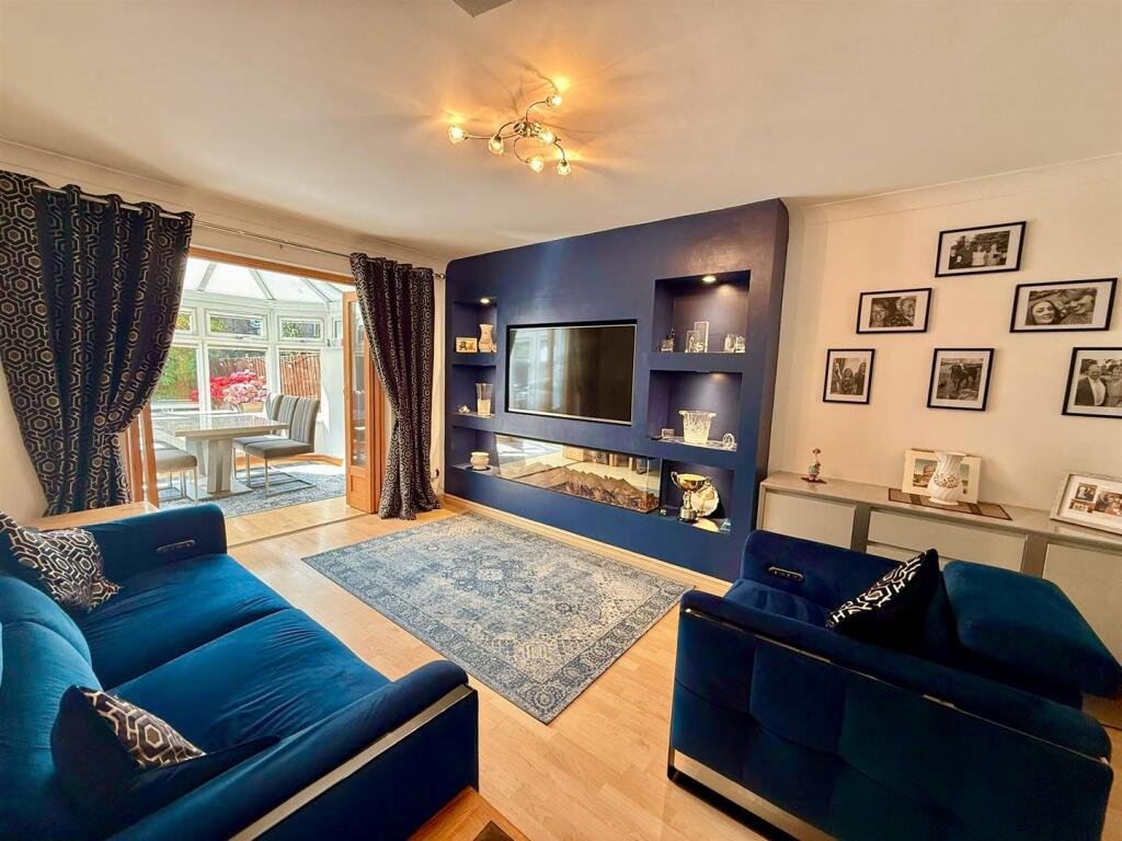 Ellis Way, Conwy photo 4