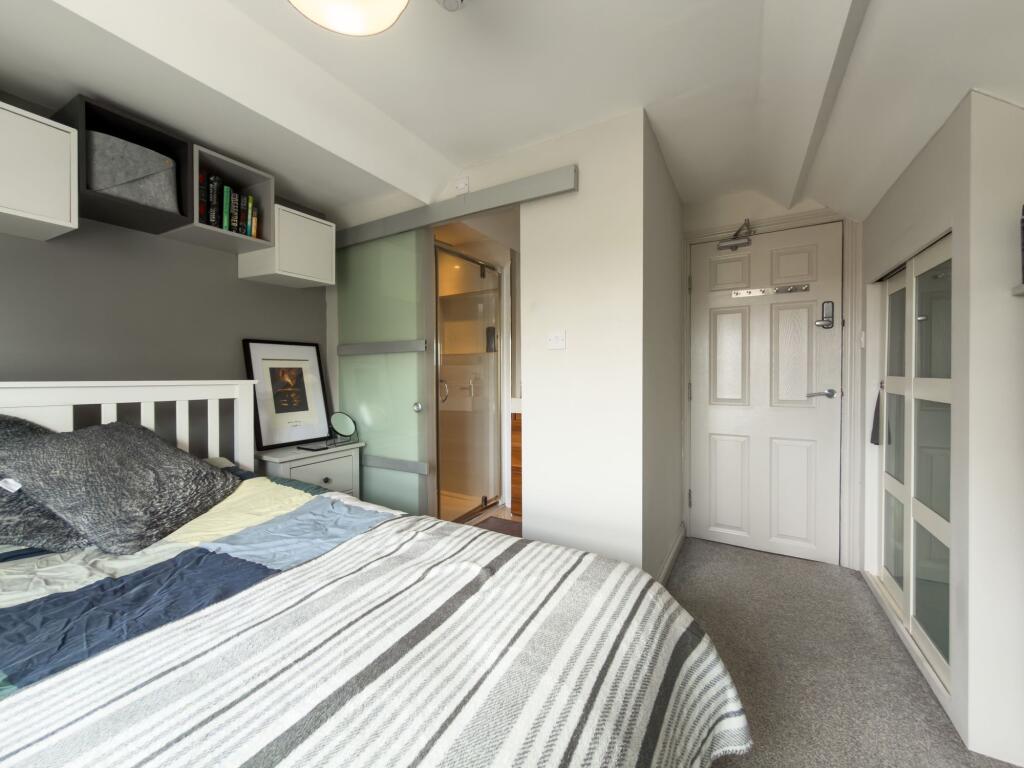 Main image of property: Room 5, Tilehurst Road, Reading, RG1