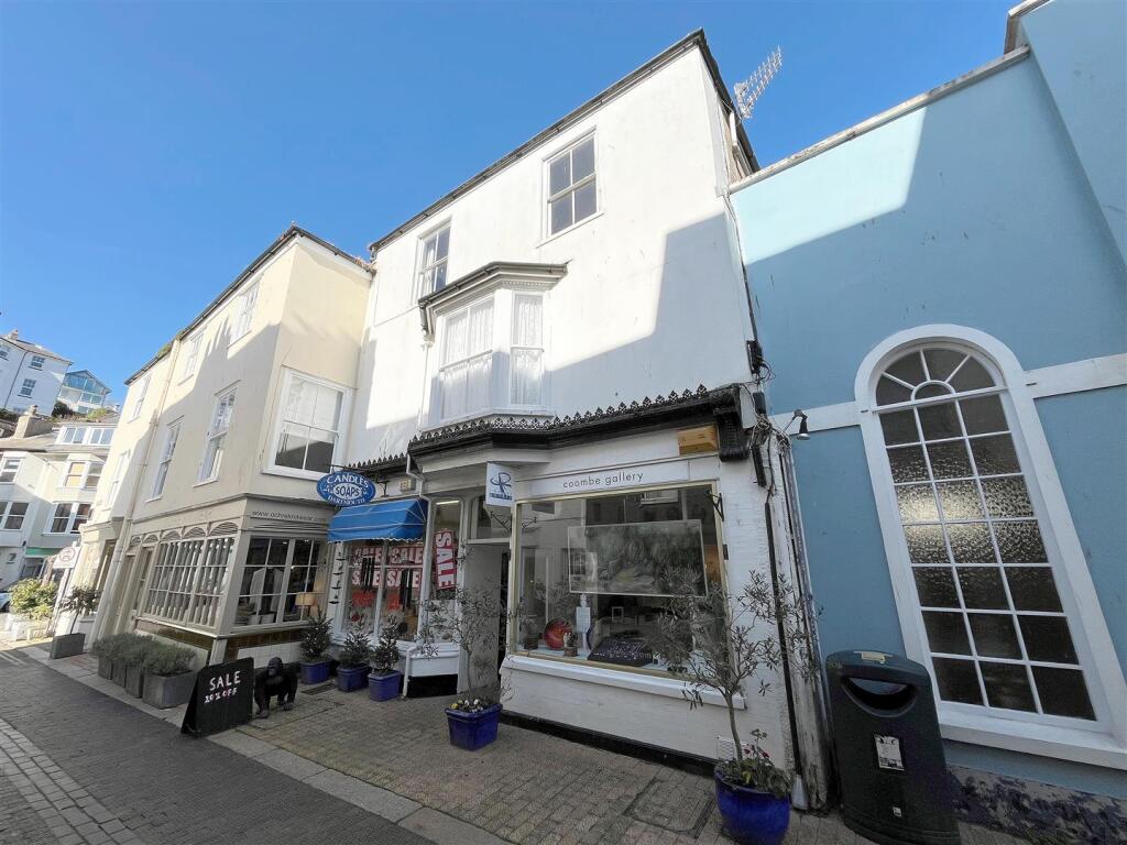2-bed flat on Foss Street, Dartmouth, £285,000
