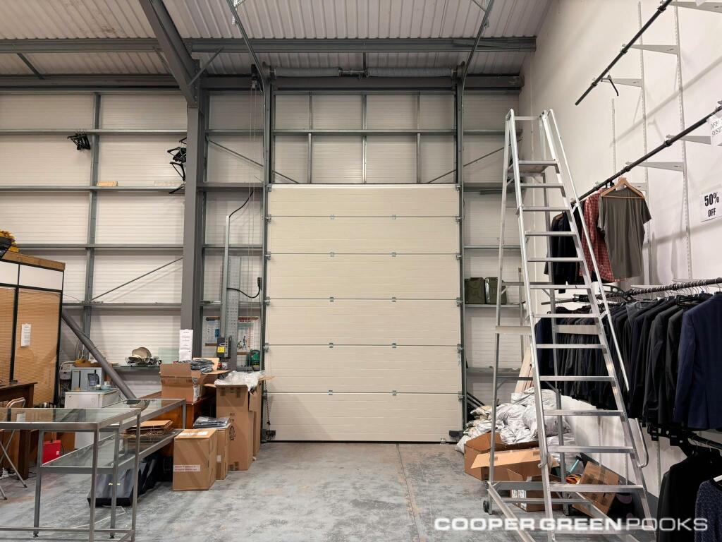 5 Hotspur Park, Roller Shutter.JPEG