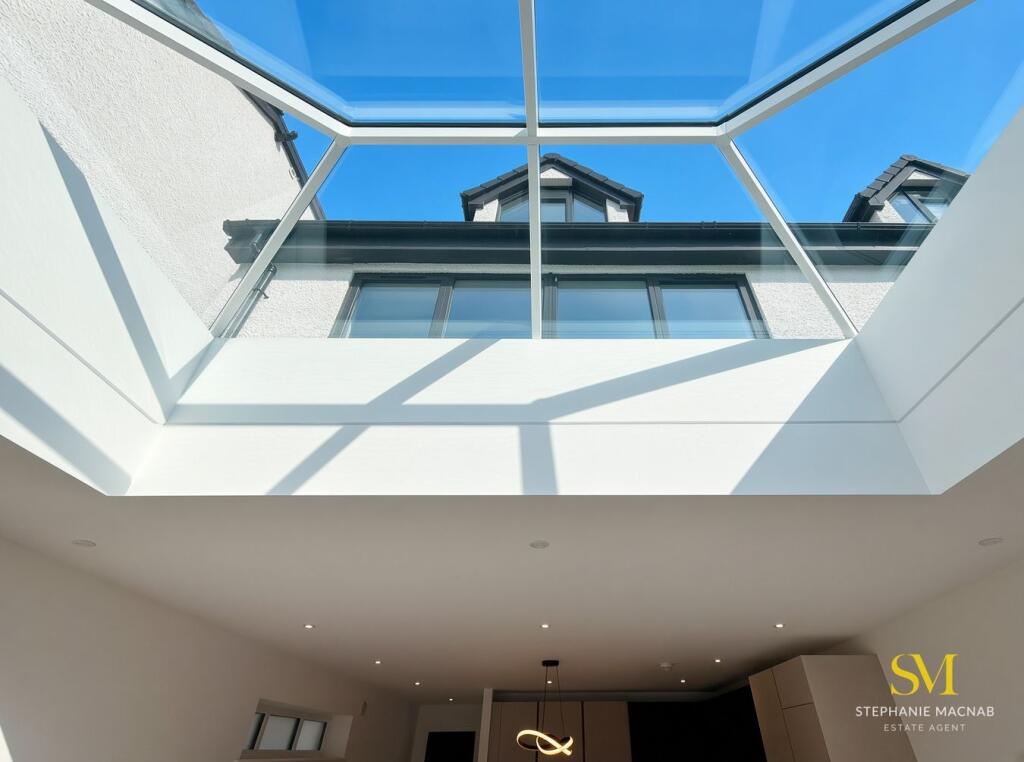 House in Sefton, Hightown - More