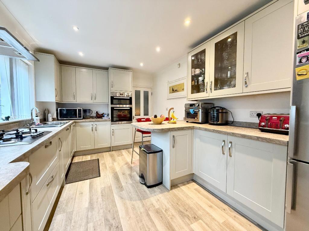 Foxbury Close, Luton, LU2 - View 2