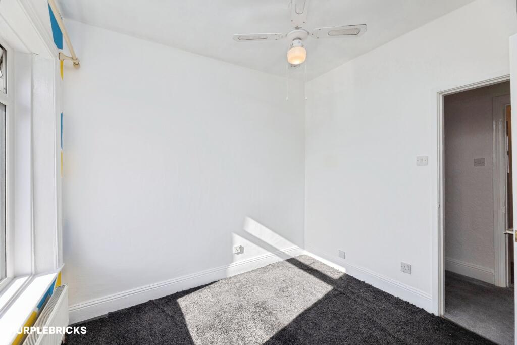 Moorcroft Drive, Bradford, BD4 photo 4