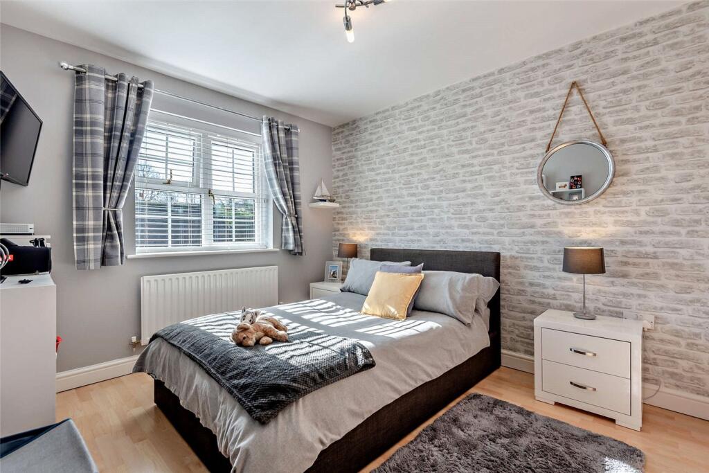 Vicarage Fields, Albrighton, WV7 photo 4