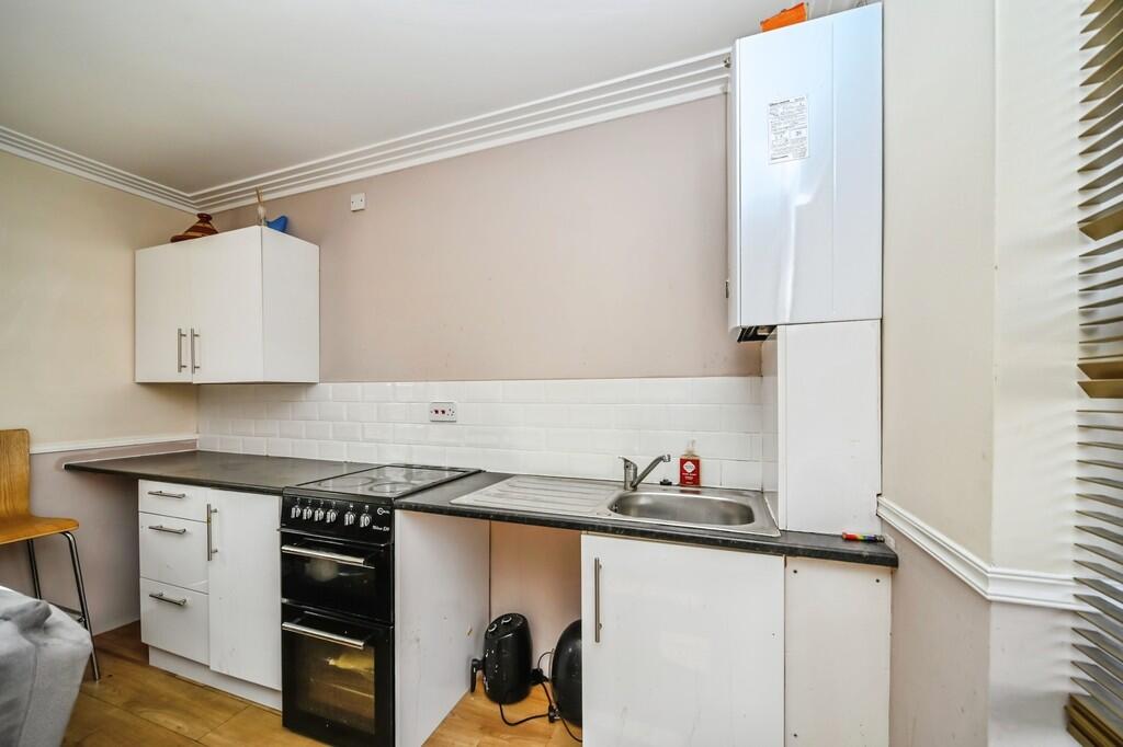 Goldington Avenue,Bedford photo 4