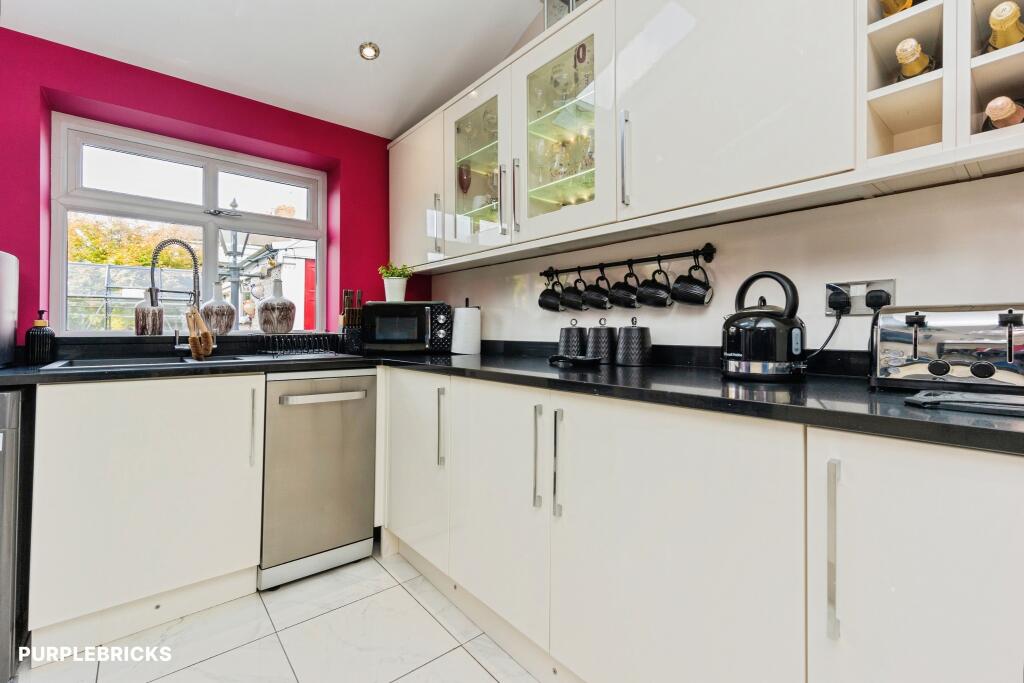 House in Tameside, Greater Manchester - View 3