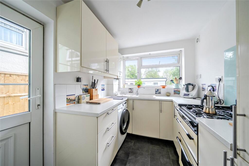 House in Bromley - More