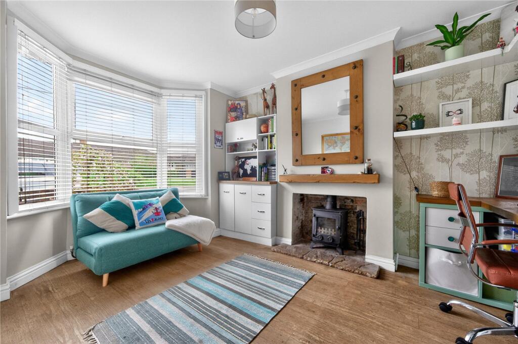 Oxenden Road, Tongham, Farnham, Surrey, GU10 photo 3