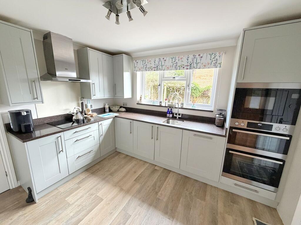 House in Wootton, Simpson Manor - View 4