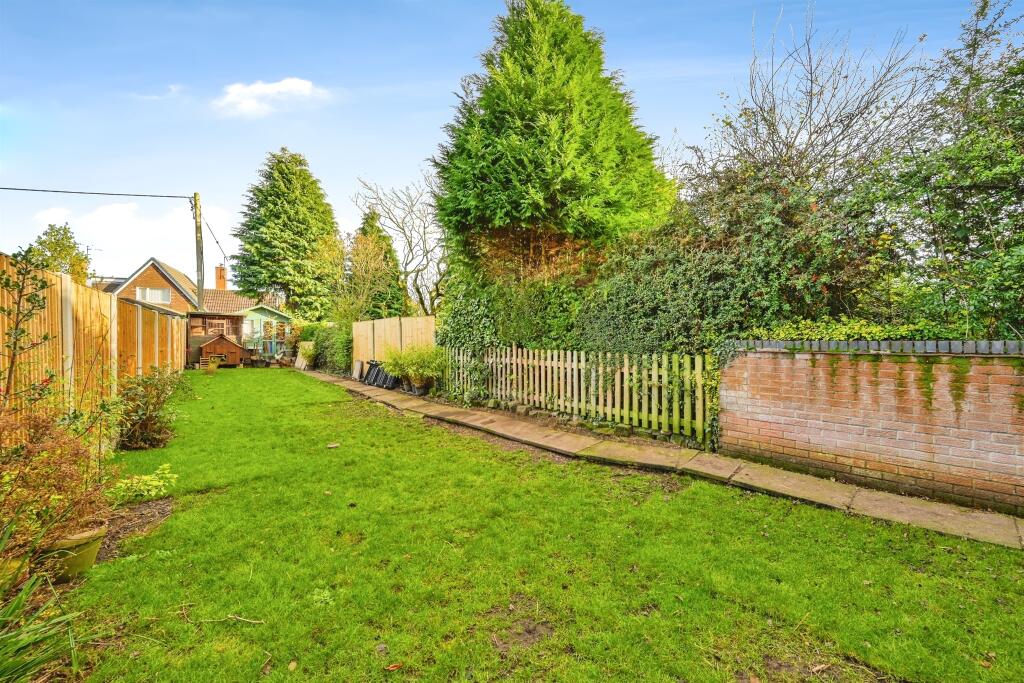 Hall Drive, Doveridge, Ashbourne photo 2
