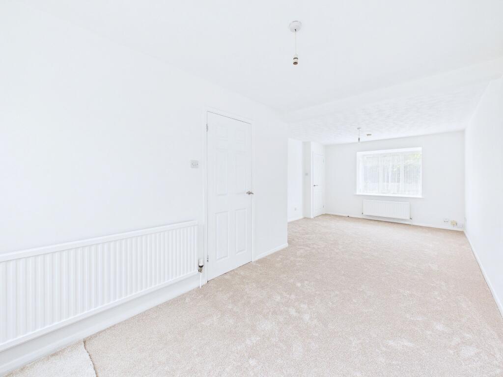Cumberland Way, Eynesbury, St. Neots photo 4