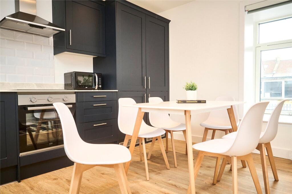 Apartment in Bristol, Bedminster - View 4