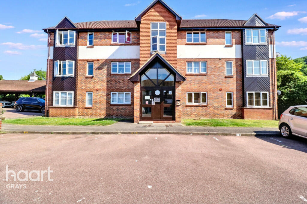 1-bed flat on Duarte Place, Chafford Hundred, £195,000