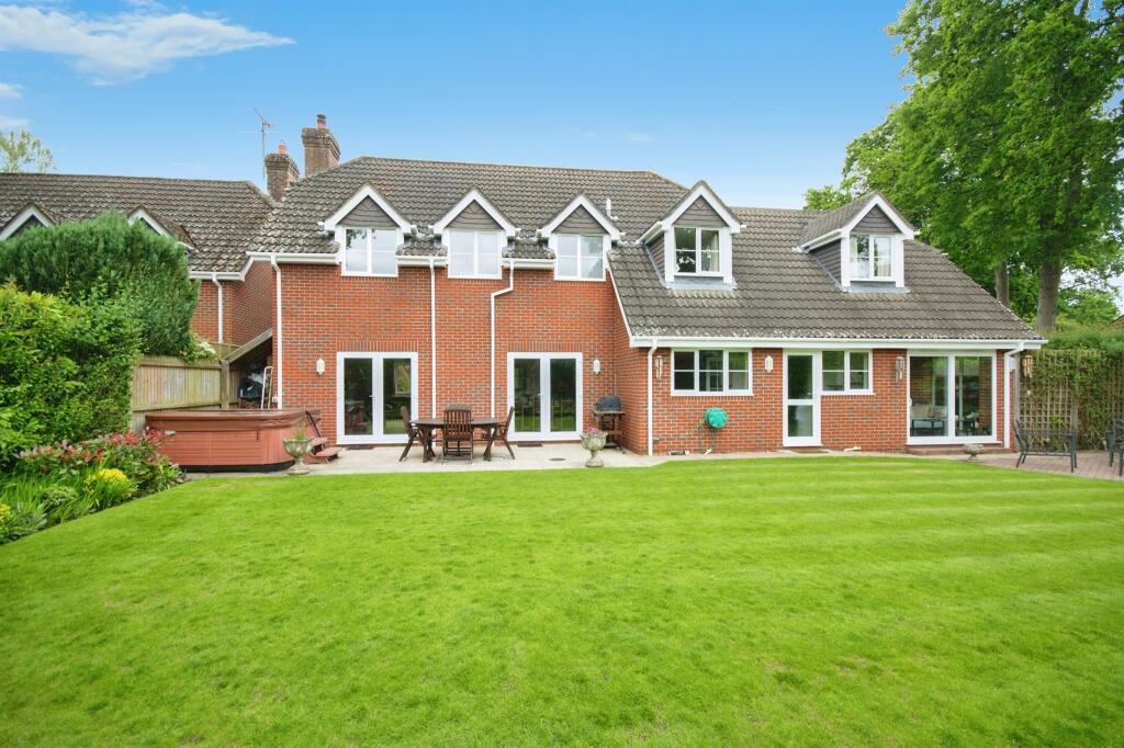 House in Verwood, Dorset - View 2