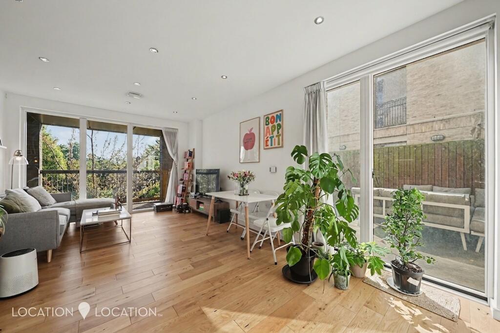 Main image of property: Green Lanes, Sandon Court, N4