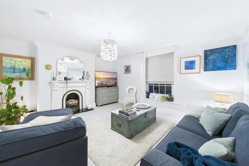 Elevated location with views across Clevedon photo 2