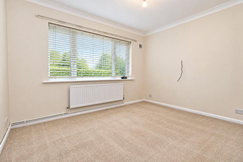 Apartment in Woking, Surrey - More