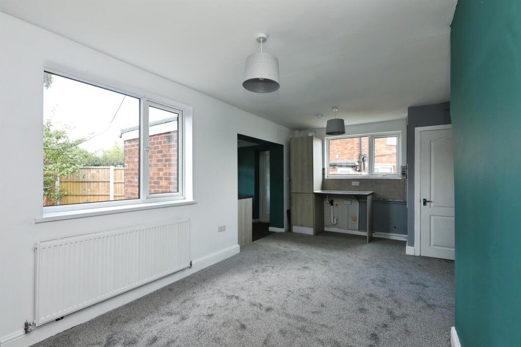 House in Doncaster, Barnby Dun with Kirk Sandall - View 3