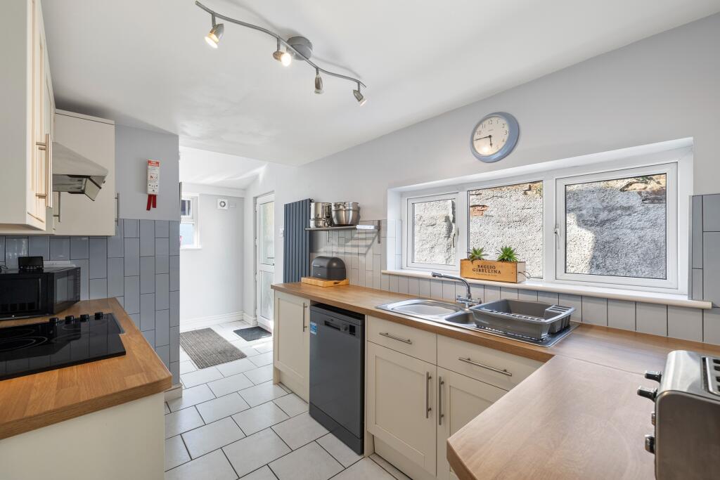House in Mumbles, Oystermouth - More