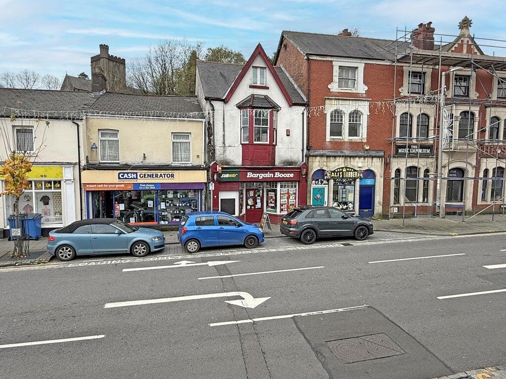 Main image of property: Bargain Booze & Subway - Maesteg, 142 Commercial Street, Maesteg, CF34 9DW