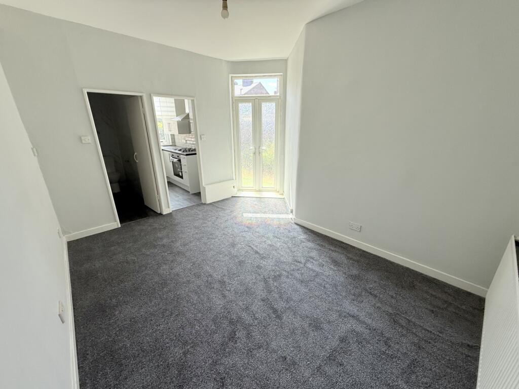Apartment in Birkenhead, Egerton Park - View 4