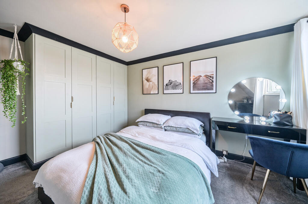 House in Waverley, Heath End, Farnham - View 5