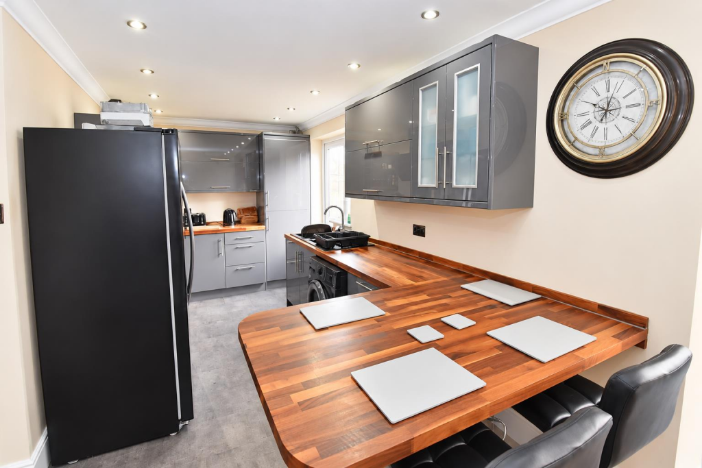 House in Rochford, Hawkwell - View 2