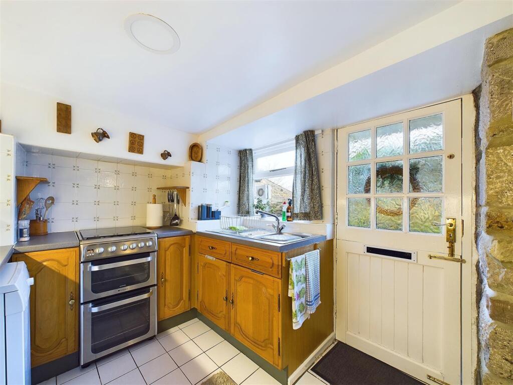 House in Derbyshire Dales, Winster - More