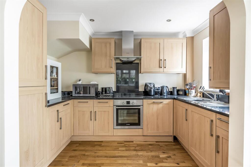 House in Sutton - View 3