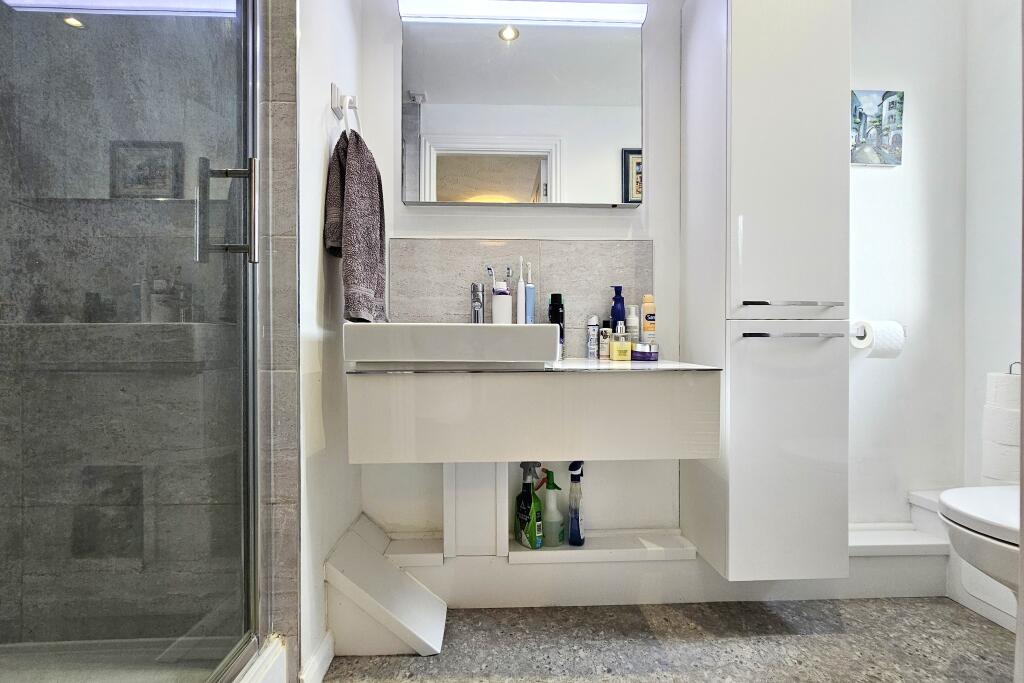 House in Winchester, Anthill Common, Denmead - More