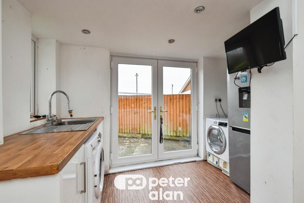 House in Merthyr Tydfil, Shirley Gardens, Heolgerrig - More