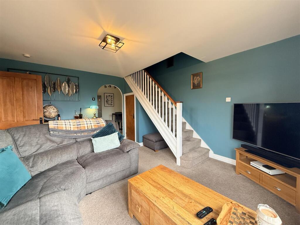 Surrey Drive, Kingswinford photo 4