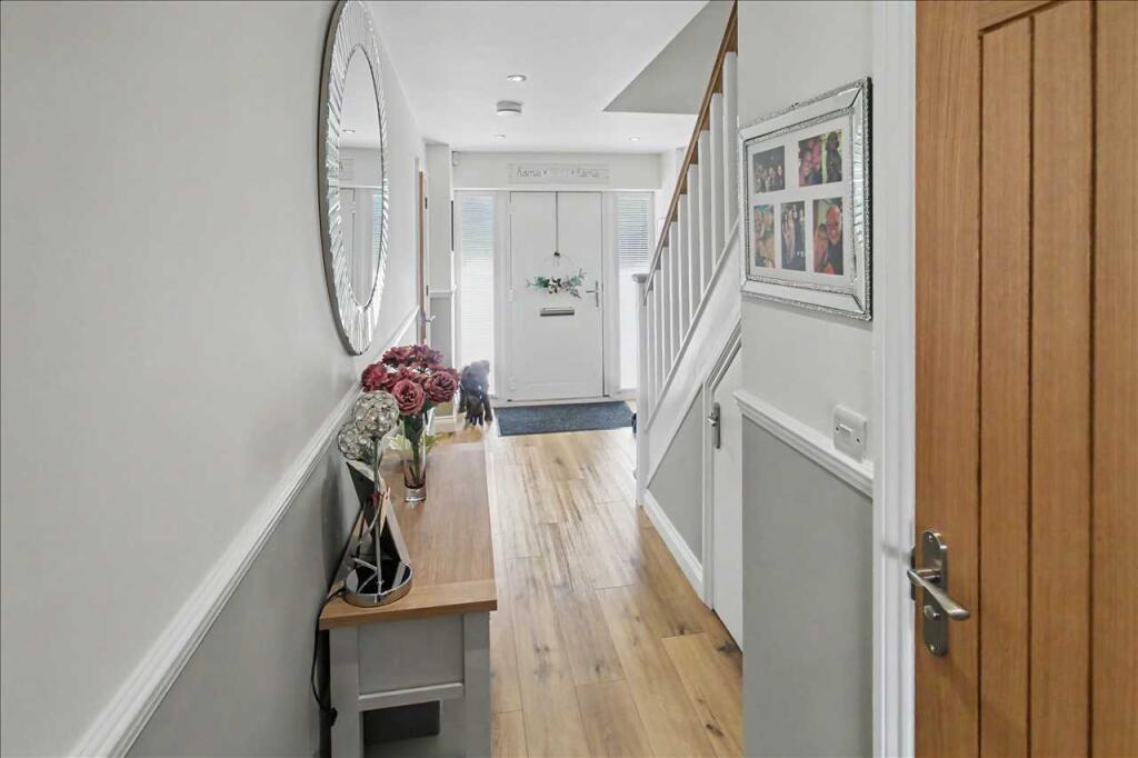 House in Broxtowe, Eastwood - View 3