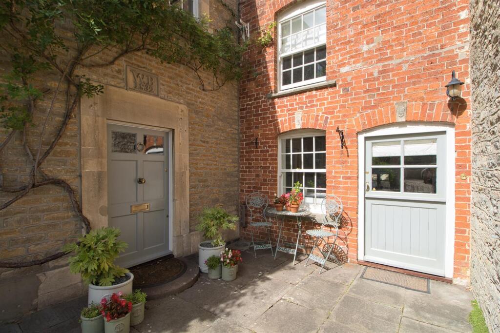 House in Lea - More