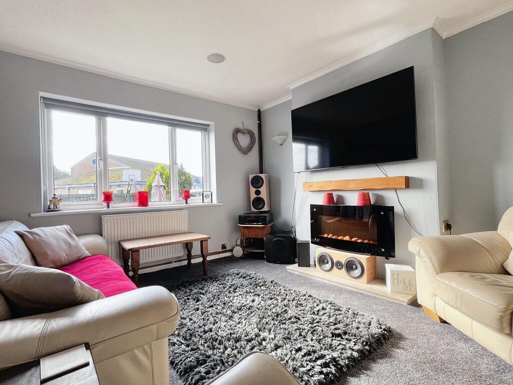 Pasture Crescent, Knaresborough photo 3