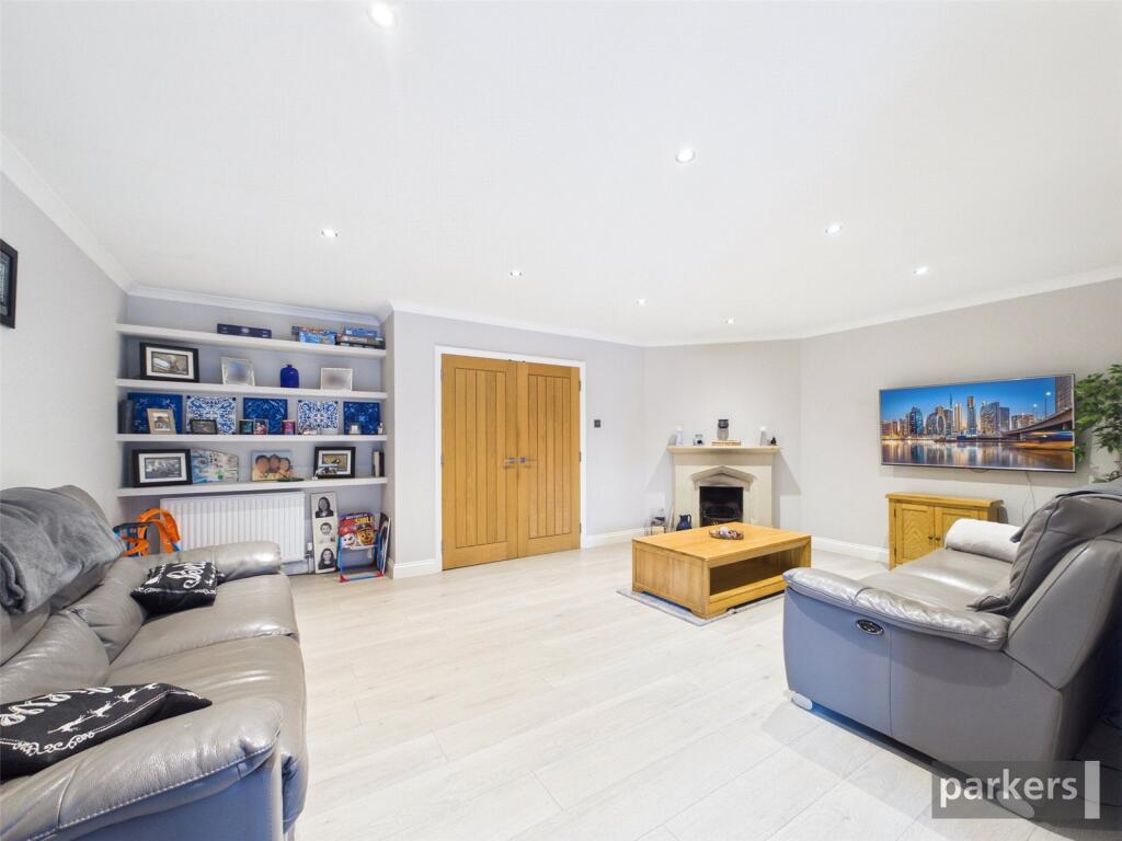 Floral Court, Bath Road, Hare Hatch, Reading, RG10 photo 2