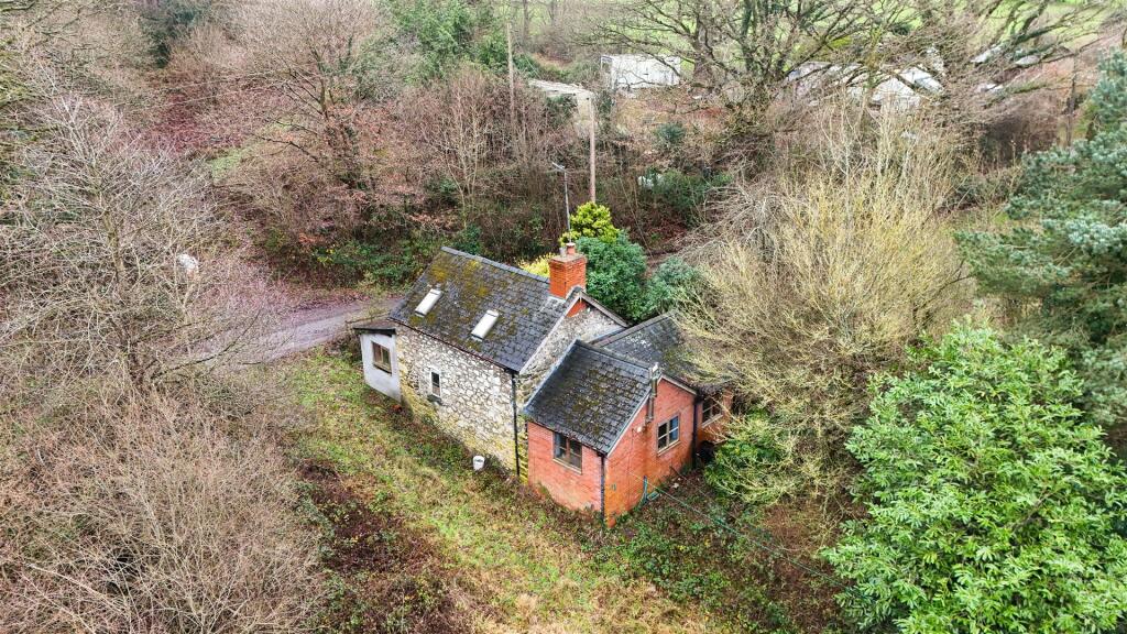 Main image of property: Penyffridd, Pont Robert, Meifod