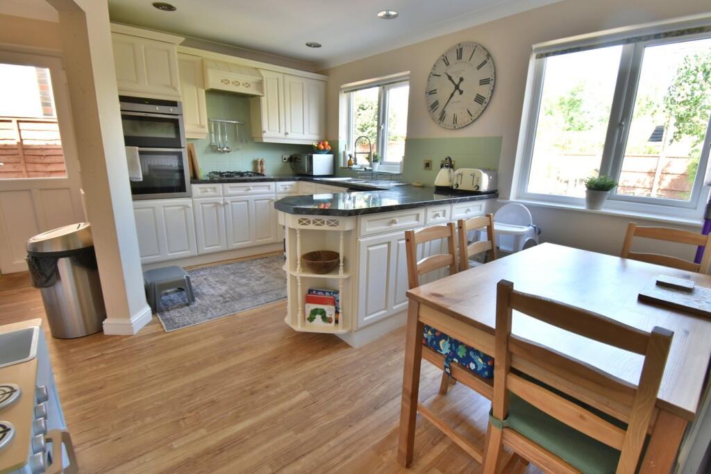 Blackfield Lane, West Moors, West Moors, BH22 photo 4
