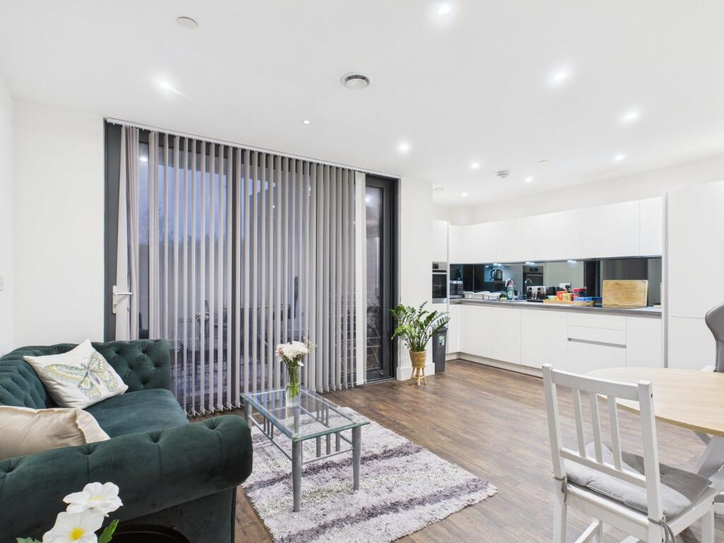 Main image of property: High Street, Staines-upon-Thames, Surrey, TW18