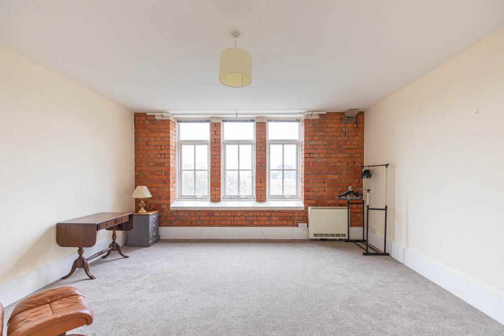 Apartment in Gloucester - View 5