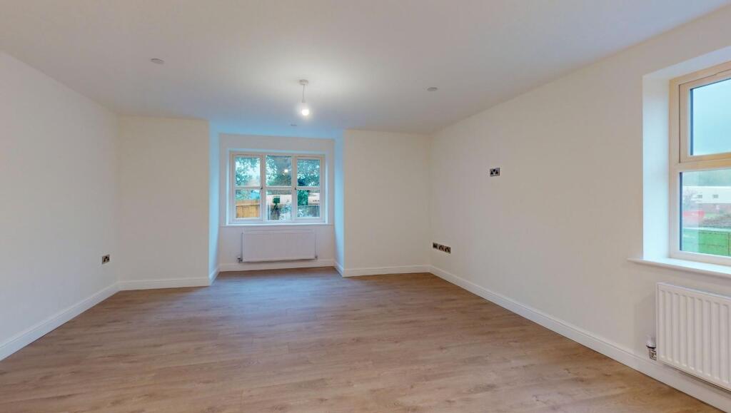 Apartment in Chester, Mold - View 3
